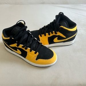 4.5Y Jordan 1 Mid Reverse New Love